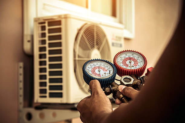 Professional Ac Installation technician working in Eastport, NY